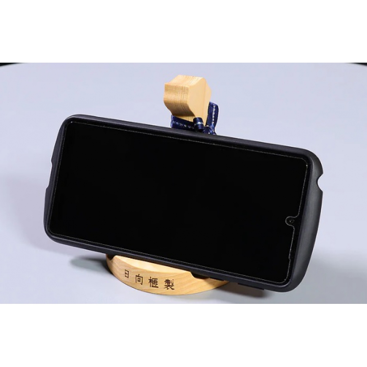 ที่วางมือถือ "Hyuga Kaya 'Smartphone Stand” ไม้หอมคายะ แท้ (หมา)